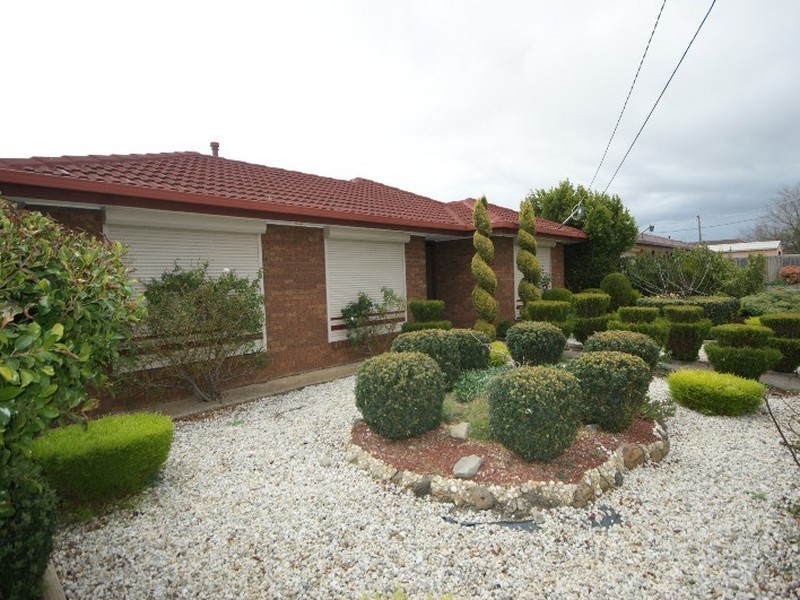 8 Strickland Avenue, Hoppers Crossing VIC 3029
