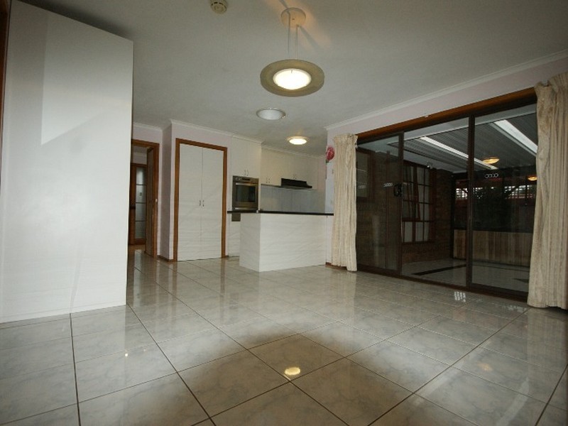 8 Strickland Avenue, Hoppers Crossing VIC 3029