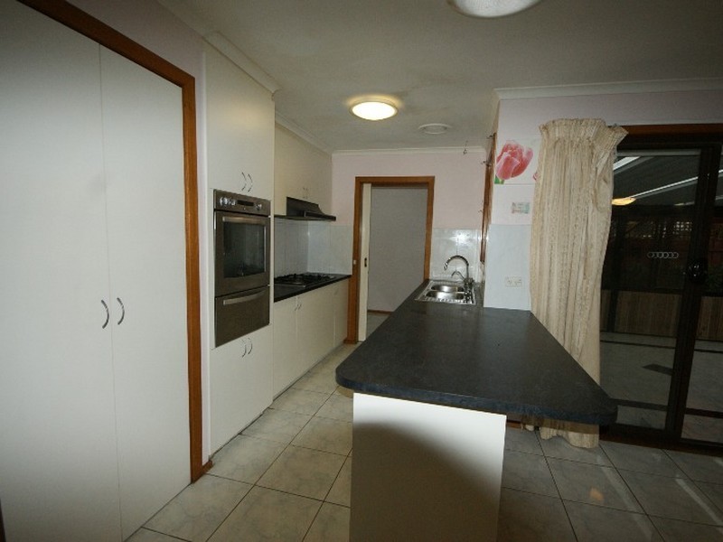 8 Strickland Avenue, Hoppers Crossing VIC 3029