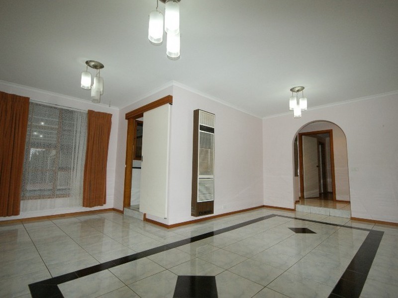 8 Strickland Avenue, Hoppers Crossing VIC 3029