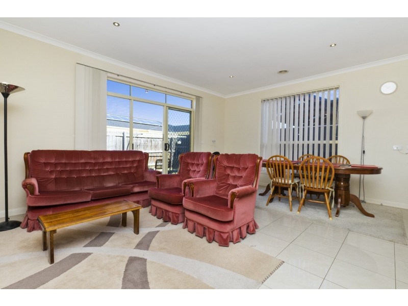 2/13 Bellinger Crescent, Wyndham Vale VIC 3024