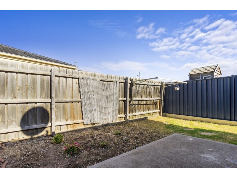 2/13 Bellinger Crescent, Wyndham Vale VIC 3024