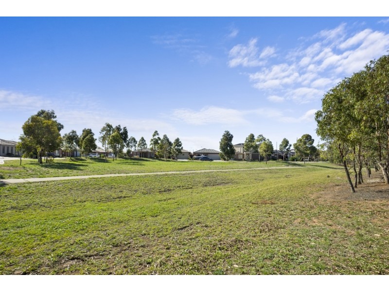 2/13 Bellinger Crescent, Wyndham Vale VIC 3024