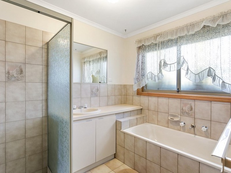 63 Bourke Crescent, Hoppers Crossing VIC 3029