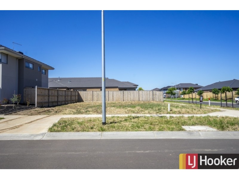 25 Stoneleigh Circuit, Williams Landing VIC 3027