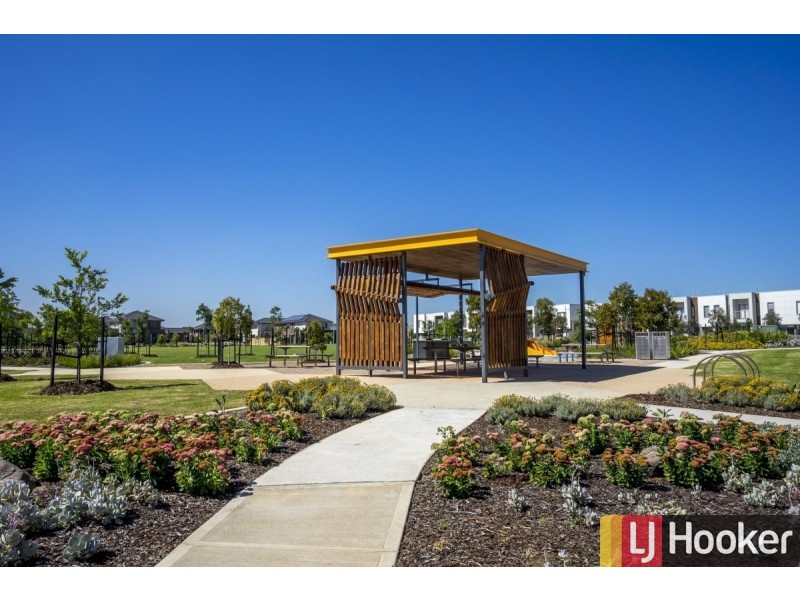 25 Stoneleigh Circuit, Williams Landing VIC 3027