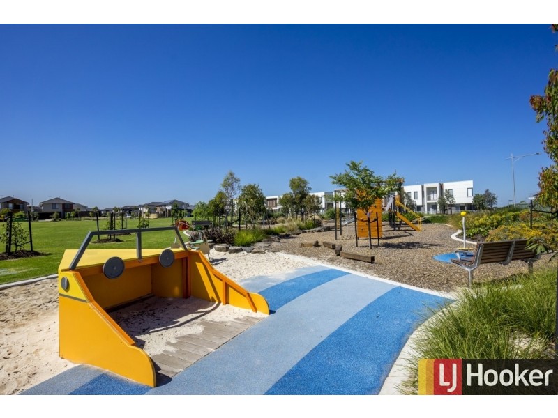 25 Stoneleigh Circuit, Williams Landing VIC 3027