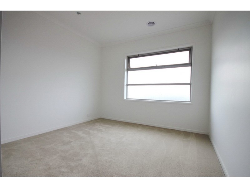 14 Broadbeach Circuit, Sanctuary Lakes VIC 3030