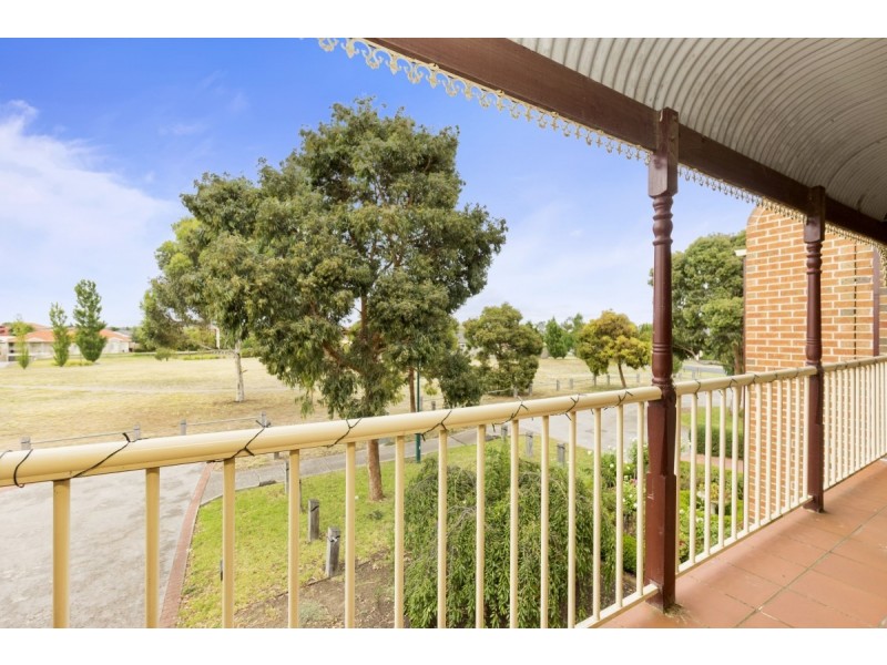 4 Avon Walk, Taylors Hill VIC 3037