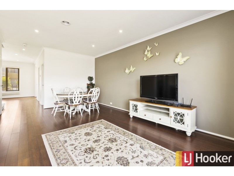 14 Broadbeach Circuit, Point Cook VIC 3030