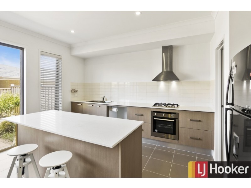 14 Broadbeach Circuit, Point Cook VIC 3030