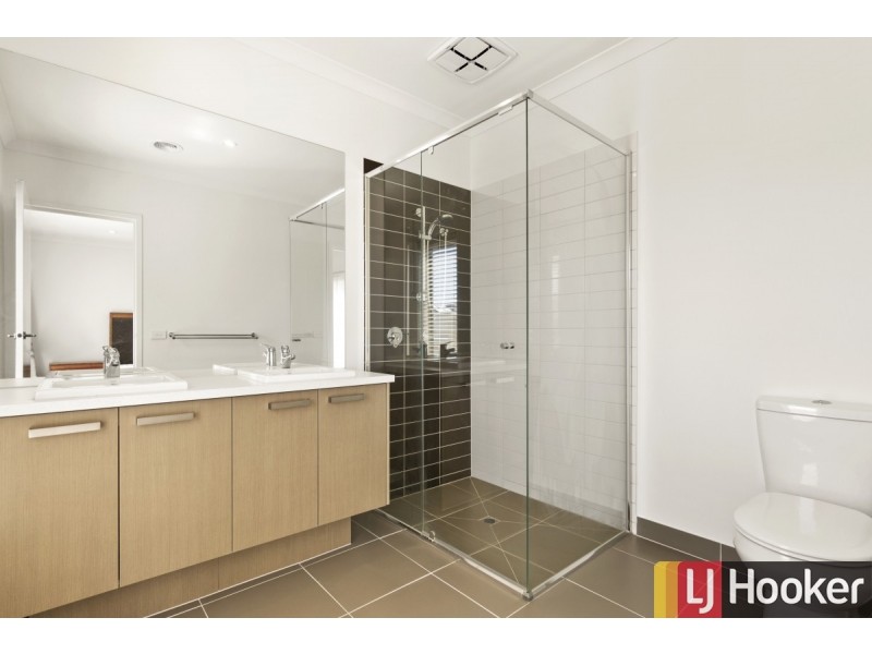 14 Broadbeach Circuit, Point Cook VIC 3030