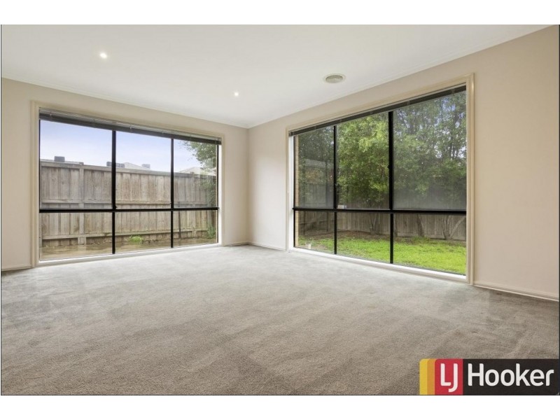 19 Ladybird Crescent, Point Cook VIC 3030