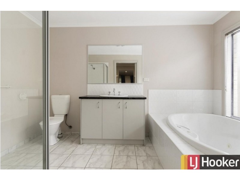 19 Ladybird Crescent, Point Cook VIC 3030