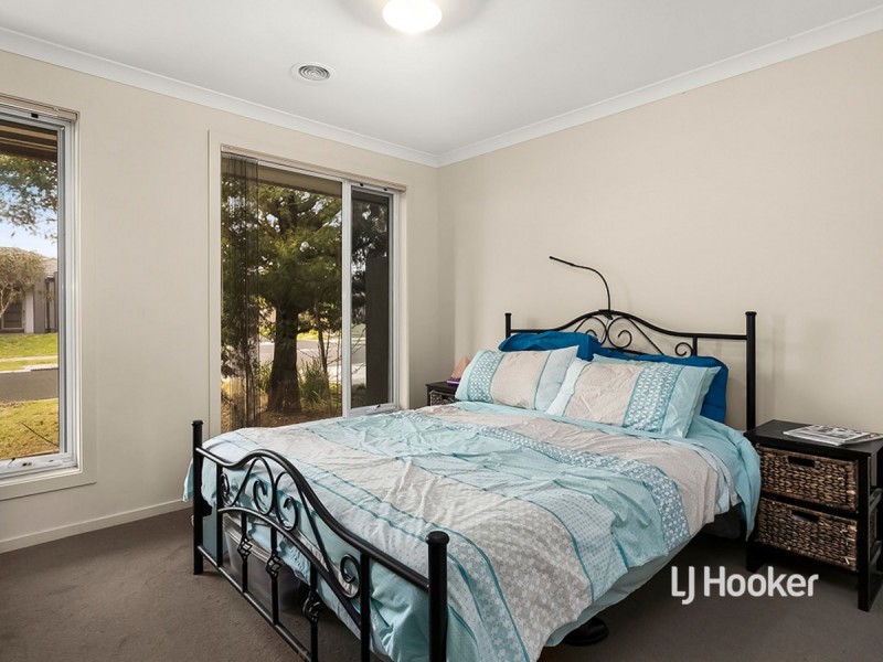 11 Sinclair Crescent, Tarneit VIC 3029