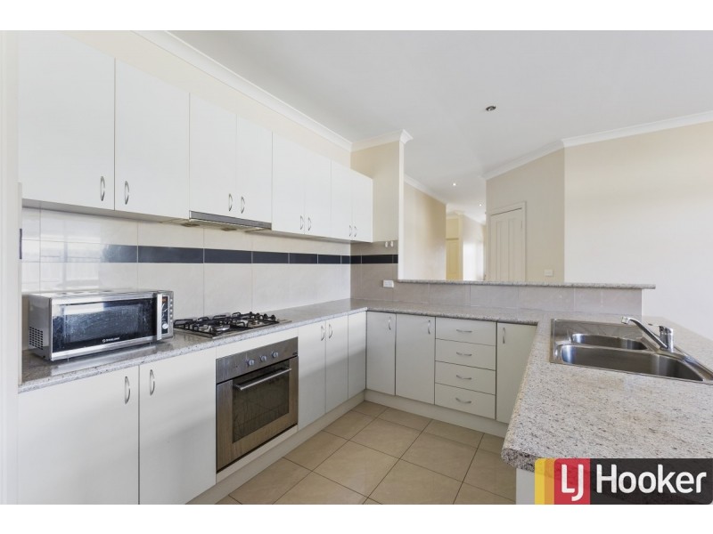2/13 Bellinger Crescent, Wyndham Vale VIC 3024