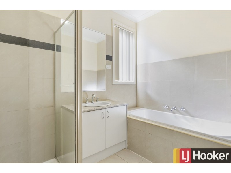2/13 Bellinger Crescent, Wyndham Vale VIC 3024