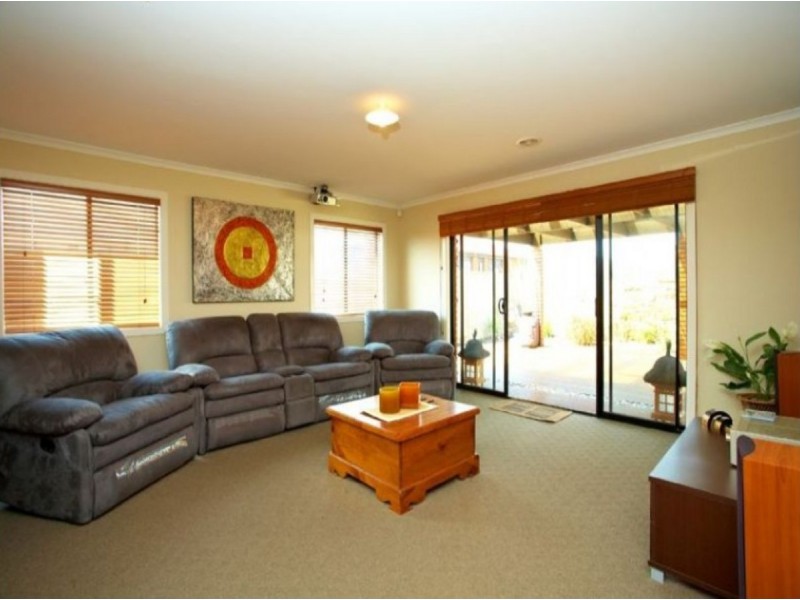 35 Emperor Parade, Tarneit VIC 3029