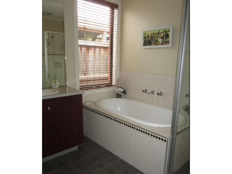 35 Emperor Parade, Tarneit VIC 3029