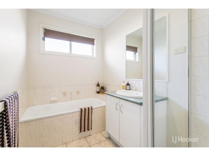 16 Quarrion Court, Hoppers Crossing VIC 3029