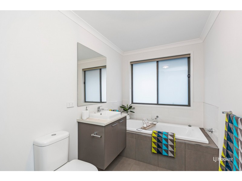 38 Bowling Avenue, Point Cook VIC 3030