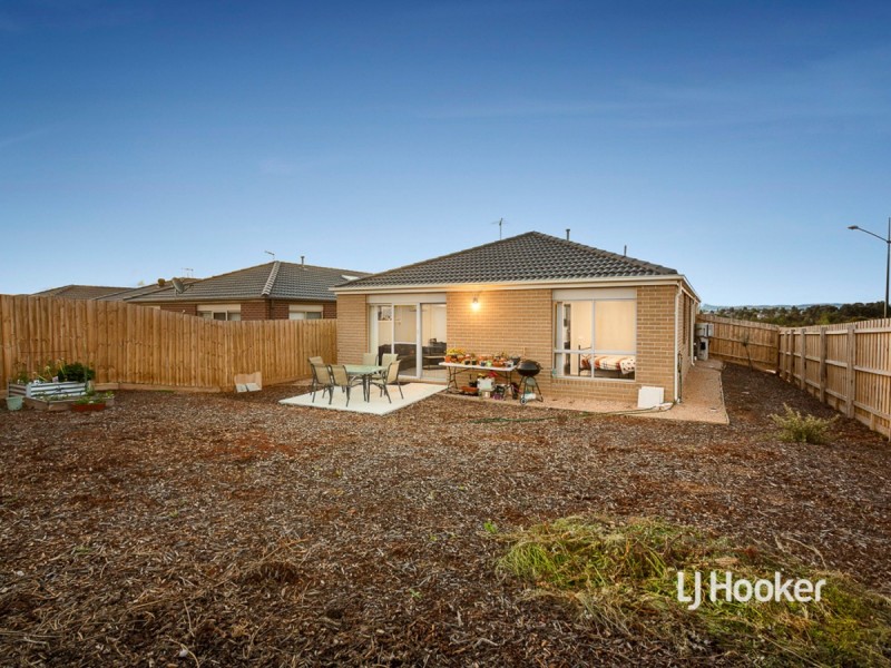 28 Gosse Crescent, Brookfield VIC 3338