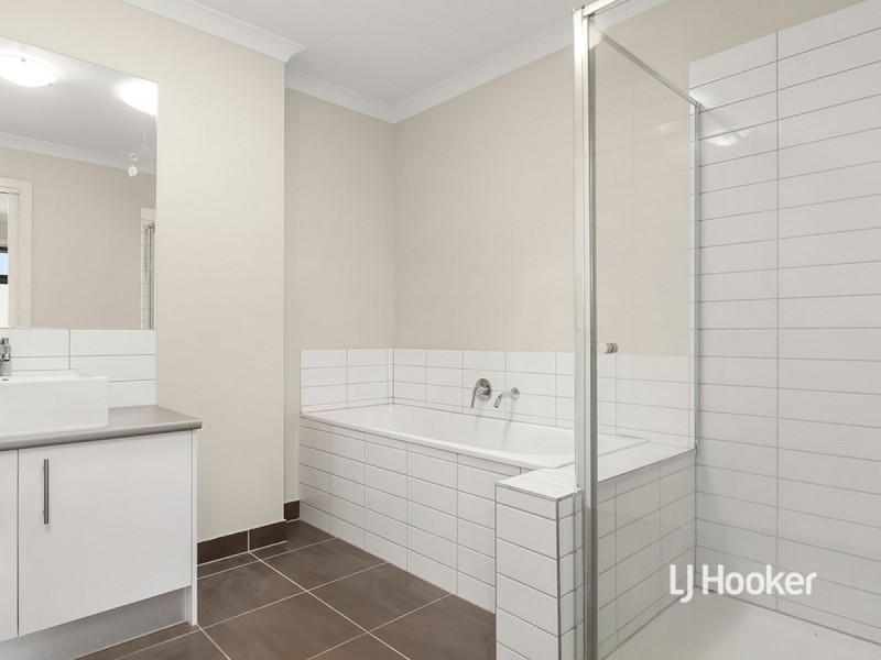 25 Swagman Walk, Wollert VIC 3750