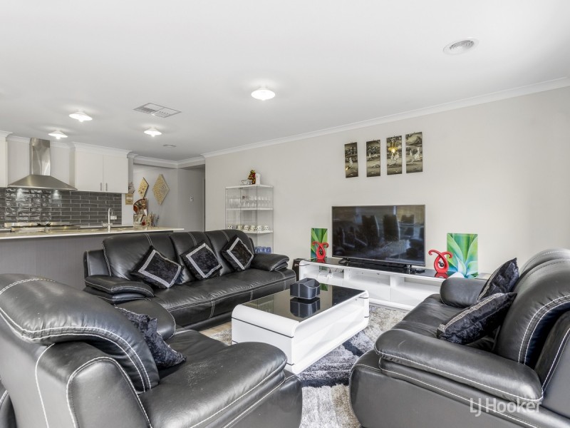 15 Wongabeena Grove, Werribee VIC 3030