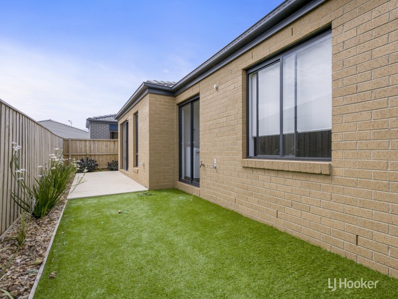 15 Wongabeena Grove, Werribee VIC 3030