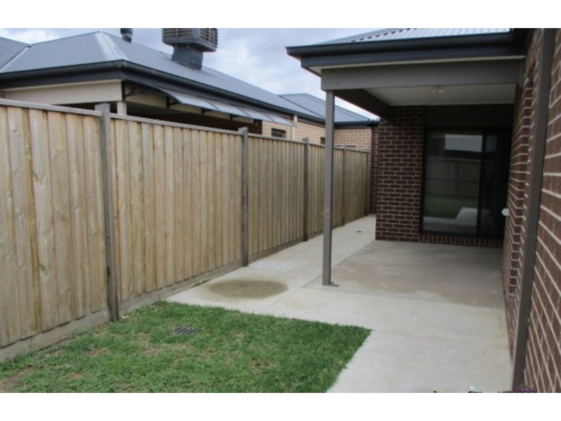 12 Knight Avenue, Point Cook VIC 3030