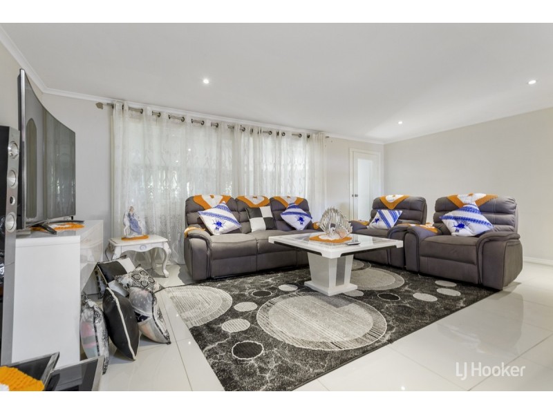 23 Stewart Crescent, Rockbank VIC 3335