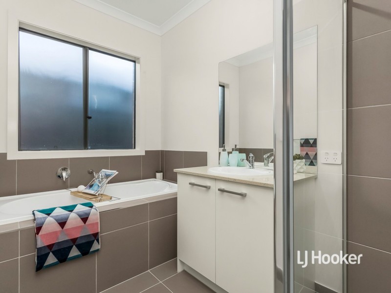 17 Inglewood Drive, Werribee VIC 3030