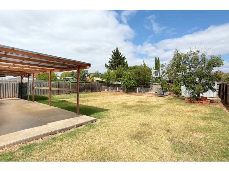 24 Silvereye Crescent, Werribee VIC 3030