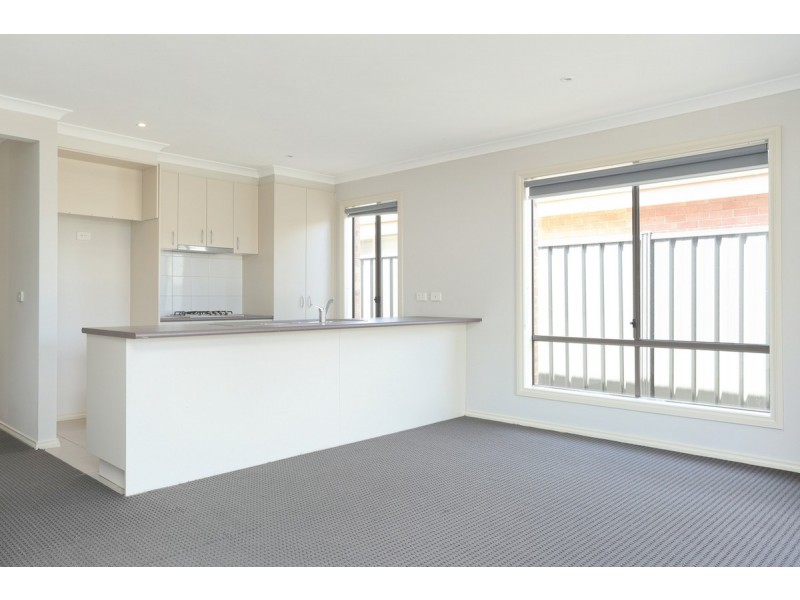 8 Bronson Circuit, Hoppers Crossing VIC 3029