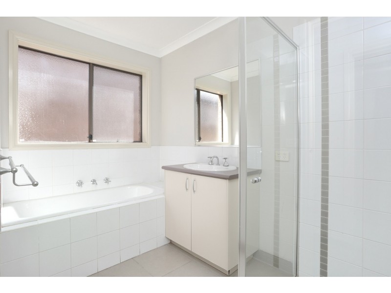 8 Bronson Circuit, Hoppers Crossing VIC 3029