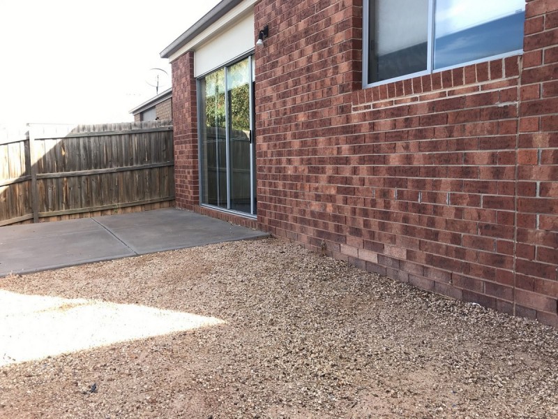 8 Piping Lane, Kurunjang VIC 3337