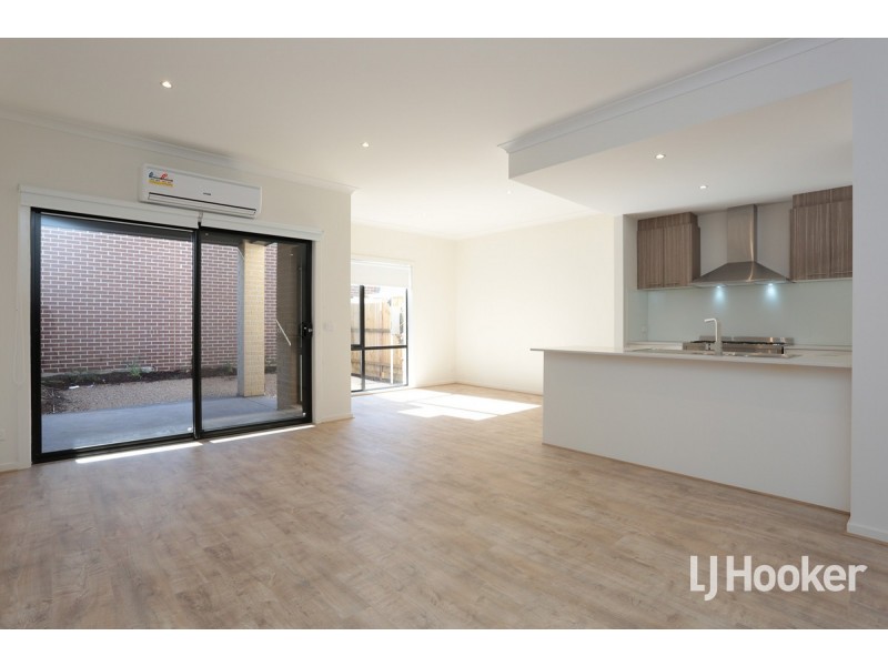 53 Airmaid Drive, Williams Landing VIC 3027