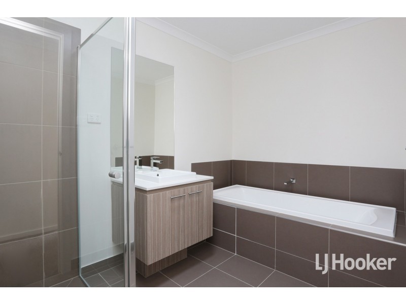 53 Airmaid Drive, Williams Landing VIC 3027