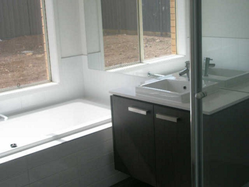 6 Murdeduke Crescent, Wyndham Vale VIC 3024