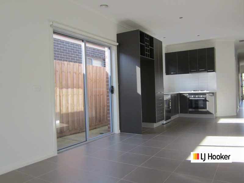 2/33 Memphis Drive, Truganina VIC 3029