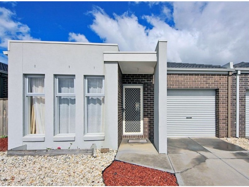 2/14 Harness Court, Truganina VIC 3029