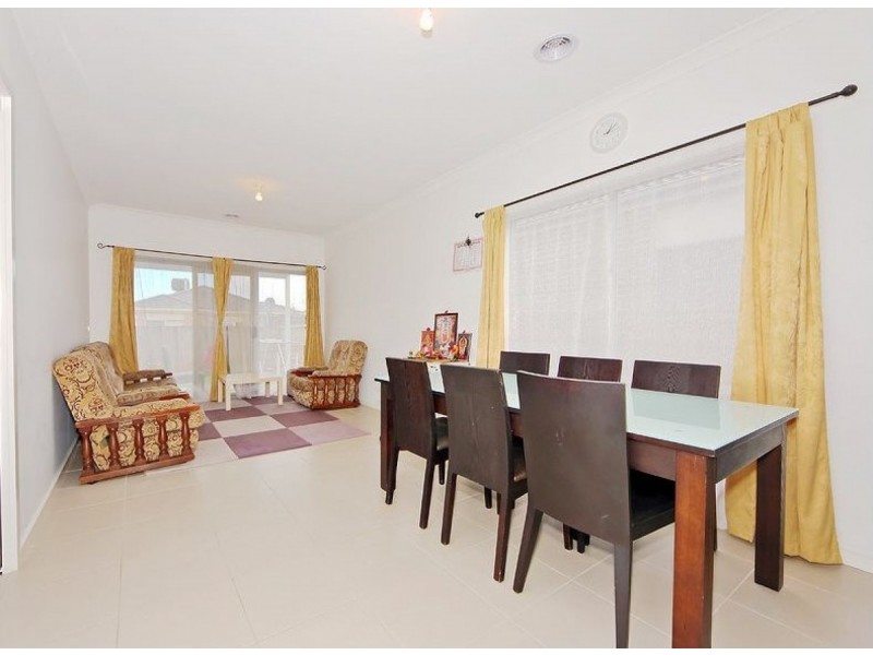 2/14 Harness Court, Truganina VIC 3029