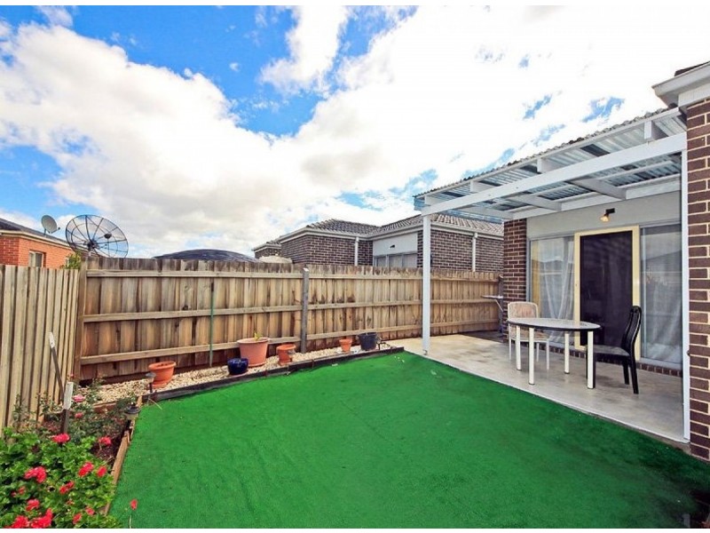 2/14 Harness Court, Truganina VIC 3029