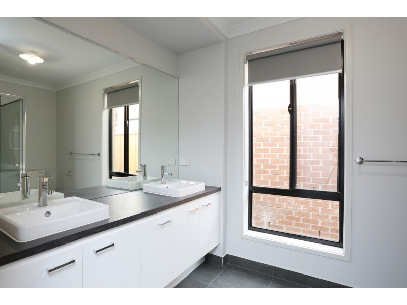 8 Lumley Circuit, Werribee VIC 3030