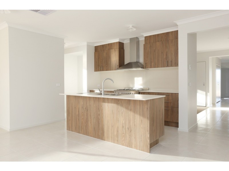 10 Oswin Street, Maddingley VIC 3340