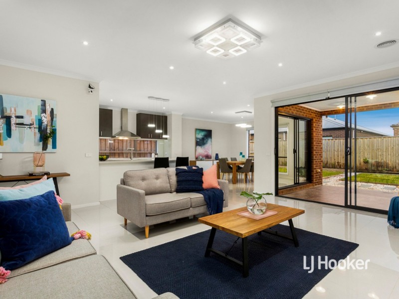 16 Quadrant Approach, Williams Landing VIC 3027