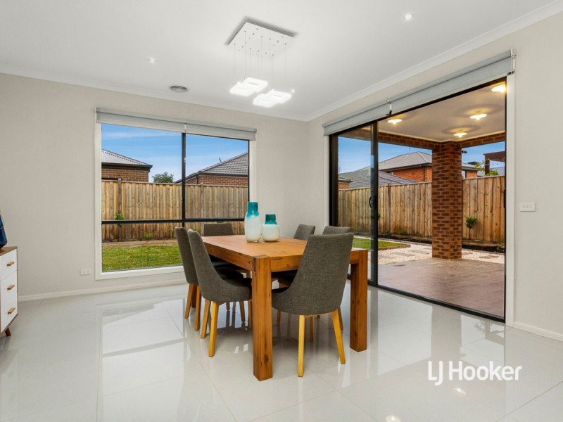 16 Quadrant Approach, Williams Landing VIC 3027