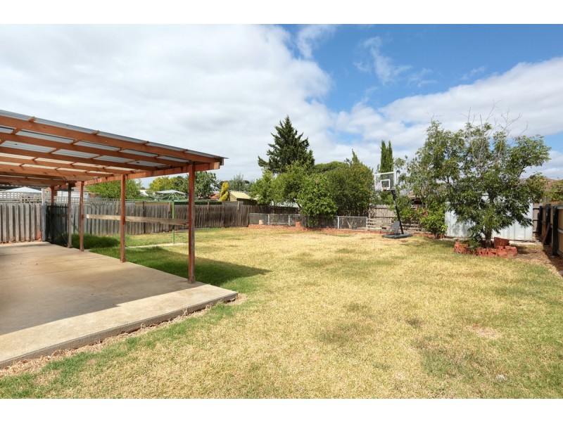 24 Silvereye Crescent, Werribee VIC 3030