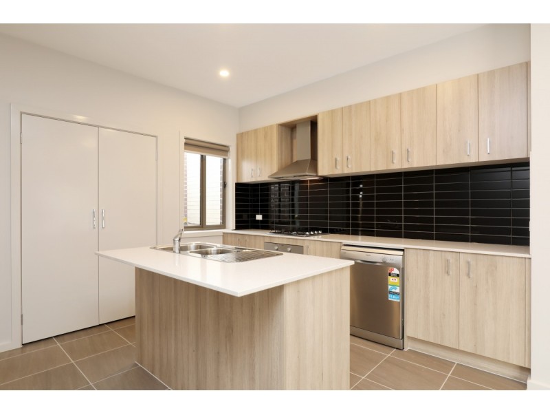 16 Baddaginnie Walk, Tarneit VIC 3029