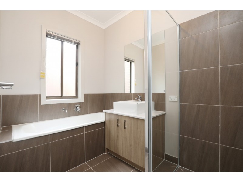 16 Baddaginnie Walk, Tarneit VIC 3029